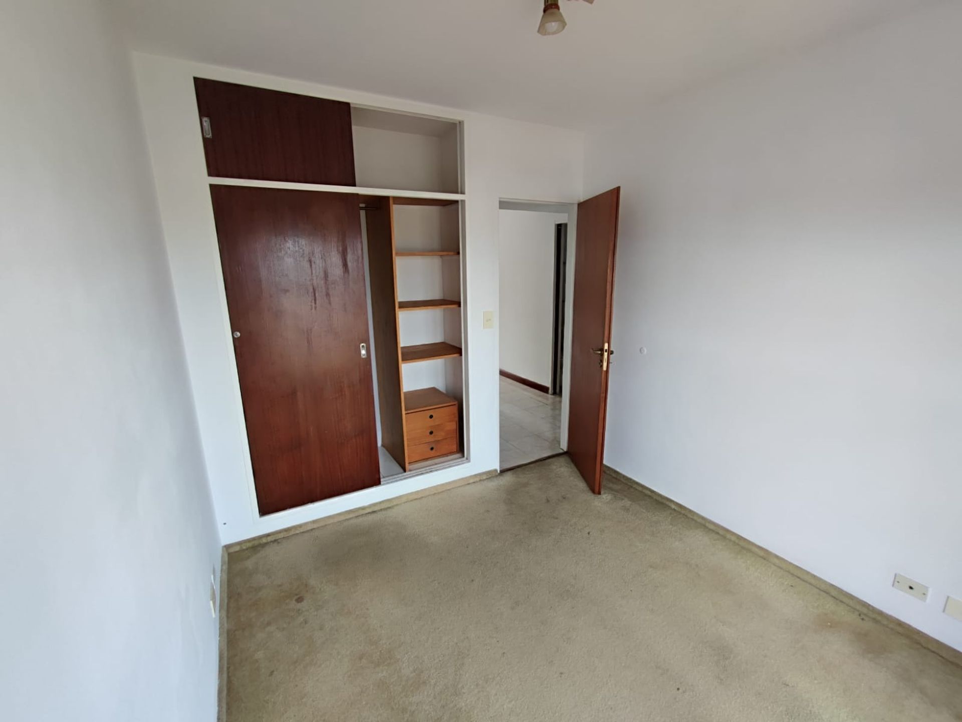 Venta depto. 3 amb. en beccar con cochera y balcon