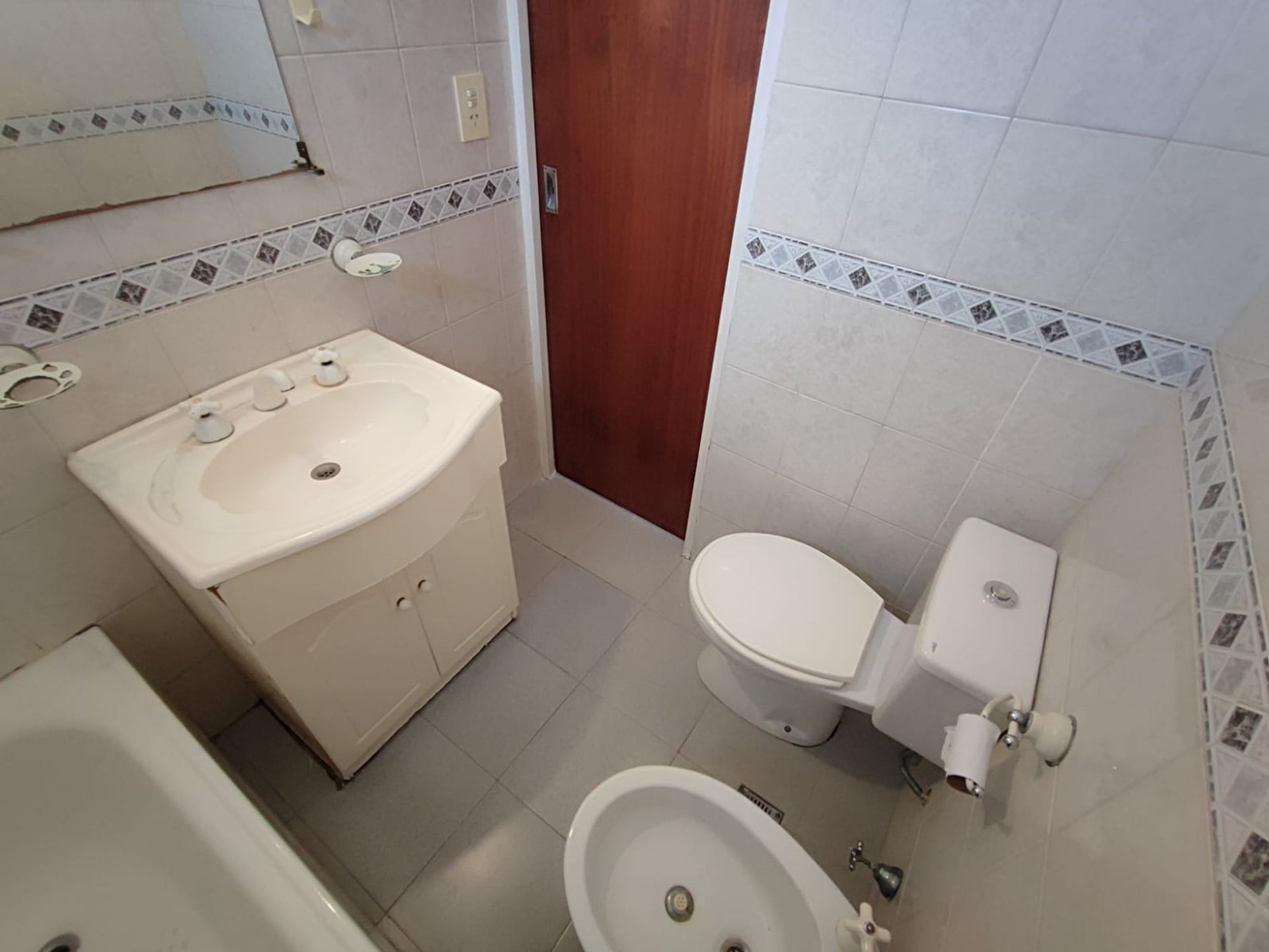 Venta depto. 3 amb. en beccar con cochera y balcon