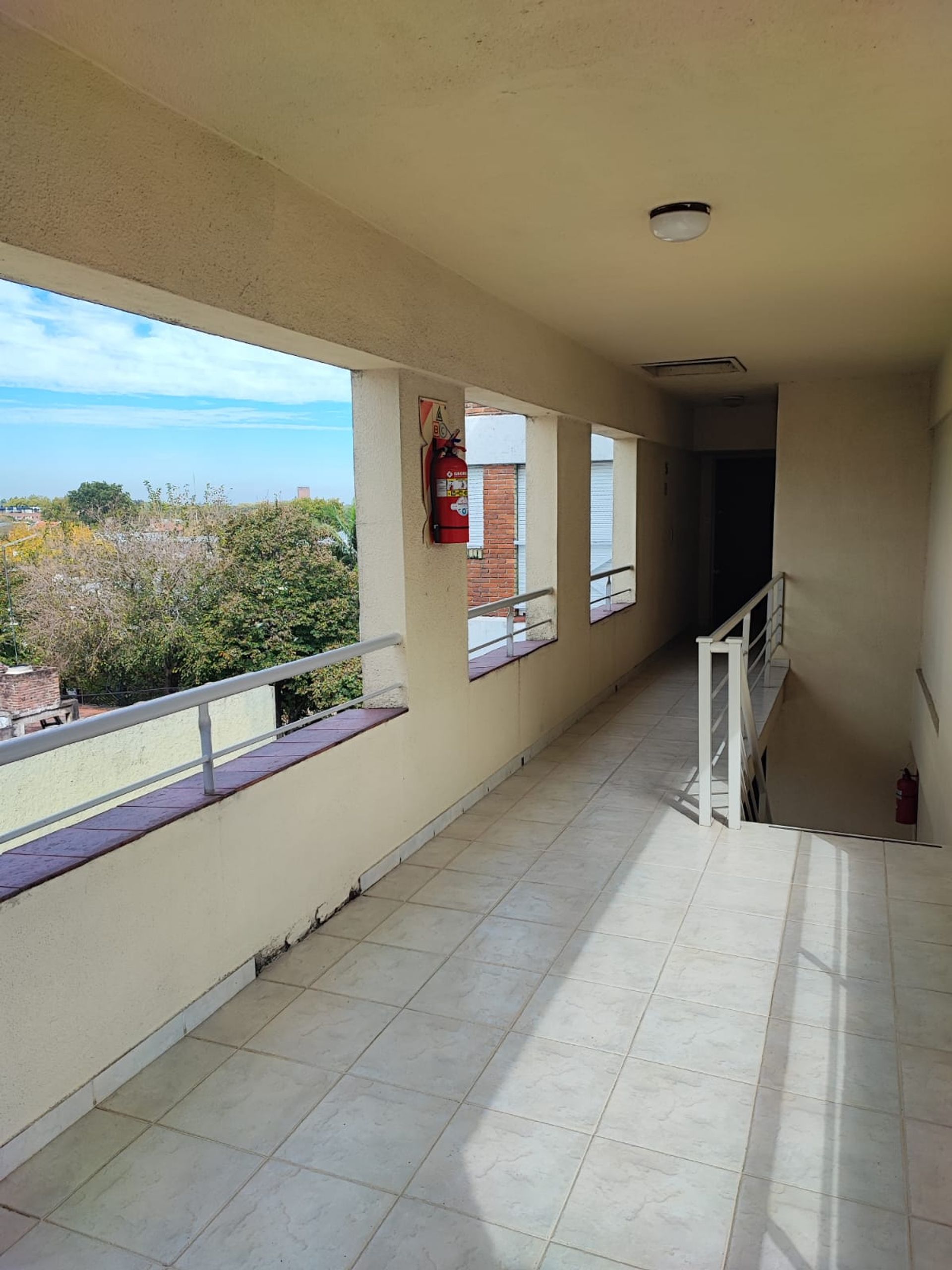 Venta depto. 3 amb. en beccar con cochera y balcon