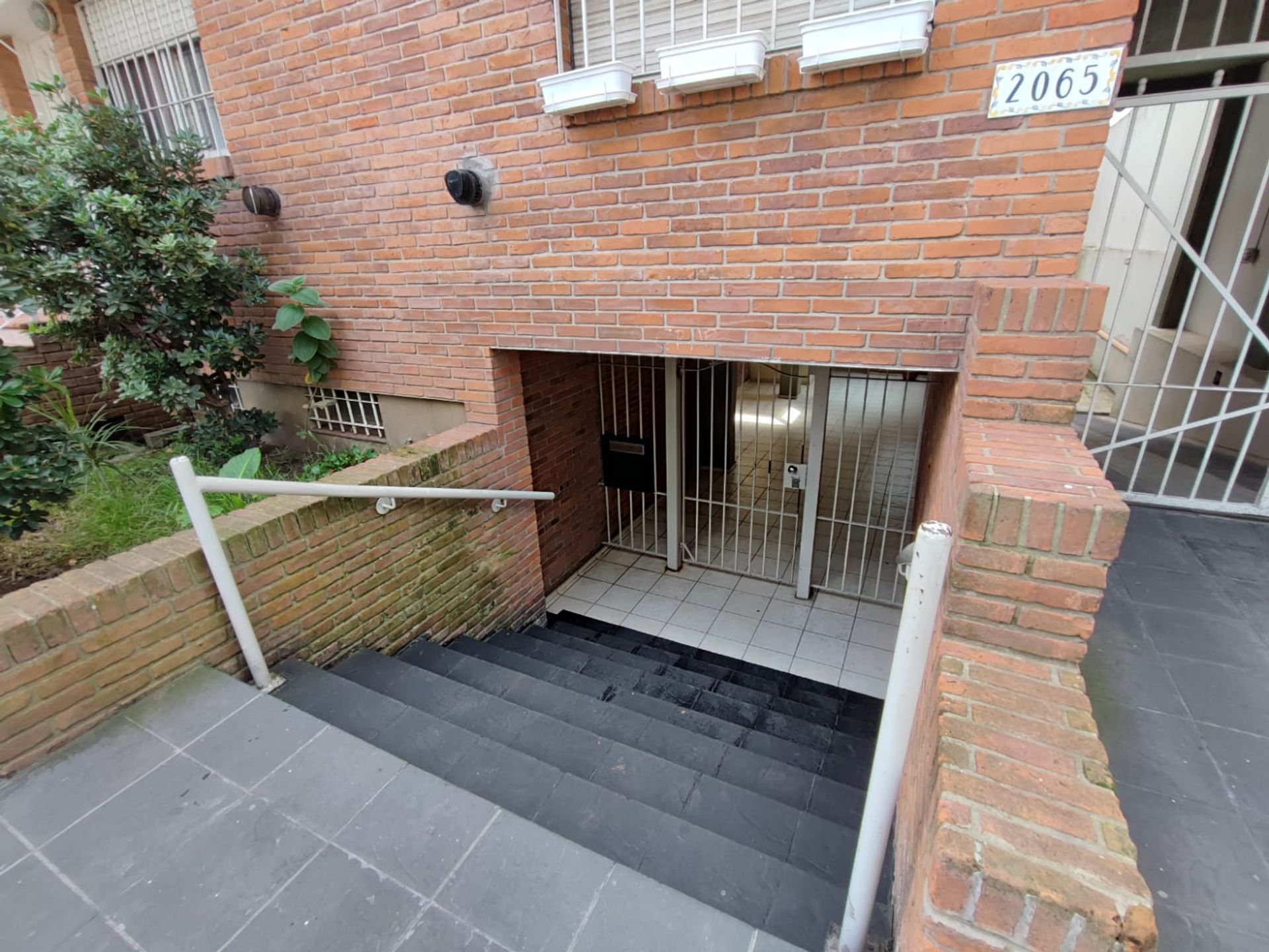 Venta depto. 3 amb. en beccar con cochera y balcon