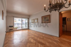 Sale apartment with balcony 4-room in Olivos