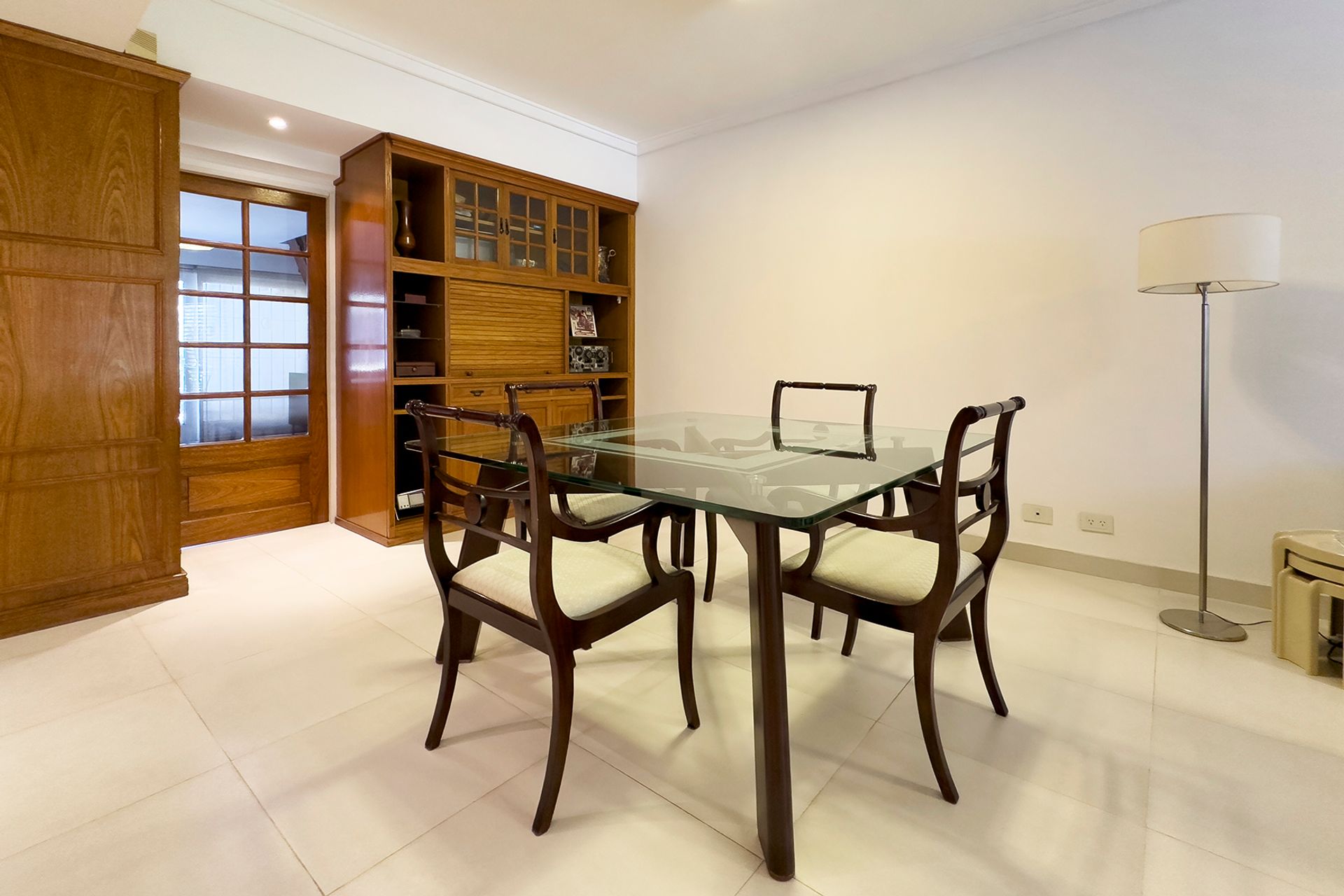 VENTA CASA 4 DORM MARTINEZ C/PILETA (2 lotes)