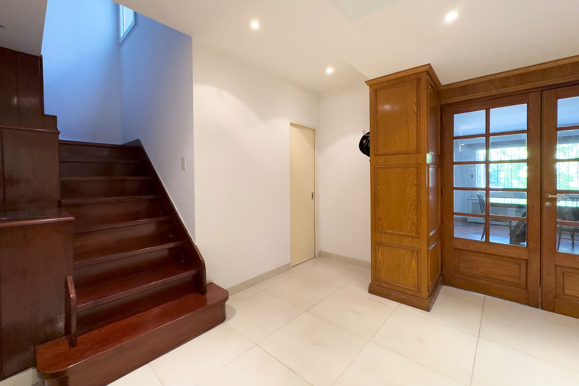 VENTA CASA 4 DORM MARTINEZ C/PILETA (2 lotes)