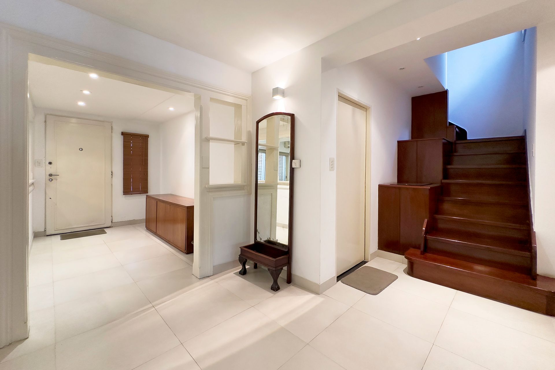 VENTA CASA 4 DORM MARTINEZ C/PILETA (2 lotes)