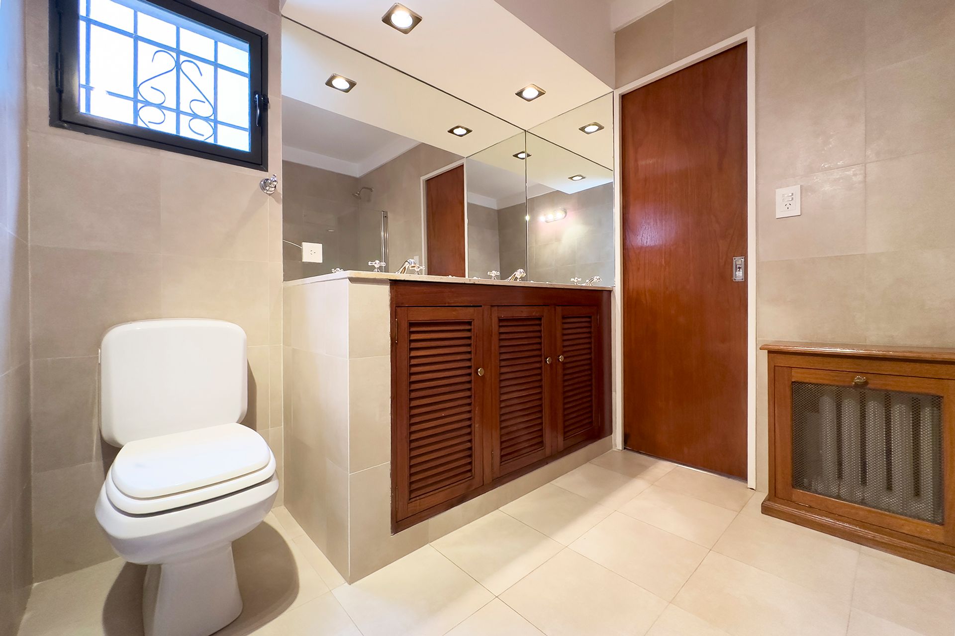 VENTA CASA 4 DORM MARTINEZ C/PILETA (2 lotes)