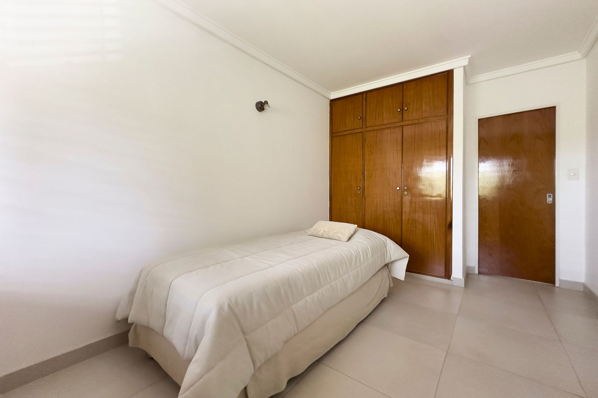 VENTA CASA 4 DORM MARTINEZ C/PILETA (2 lotes)