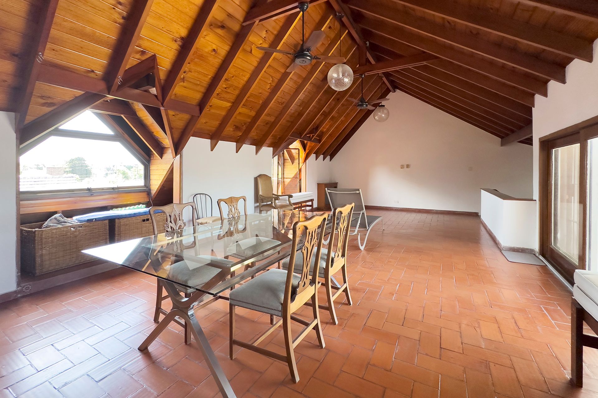 VENTA CASA 4 DORM MARTINEZ C/PILETA (2 lotes)