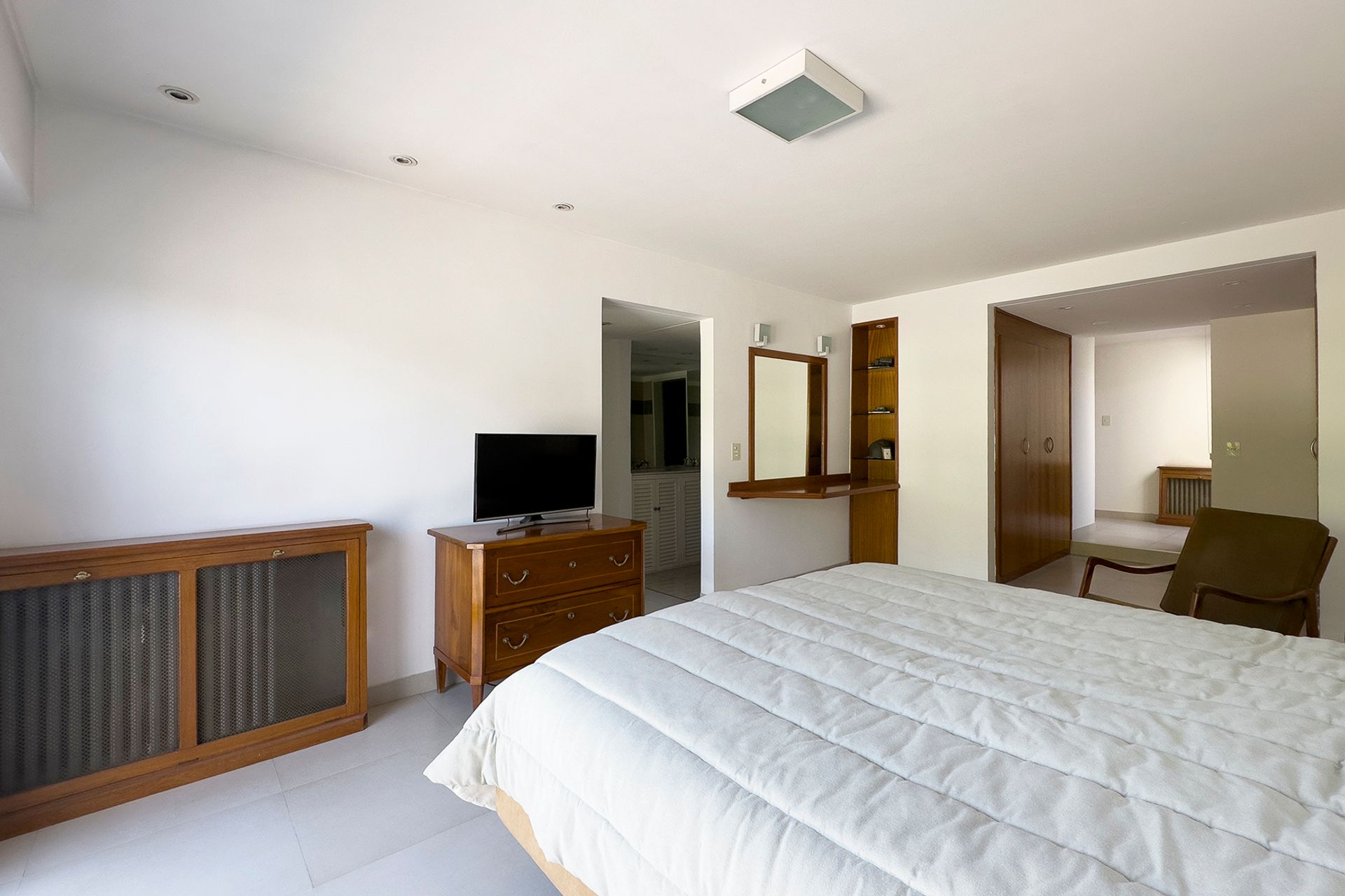 VENTA CASA 4 DORM MARTINEZ C/PILETA (2 lotes)
