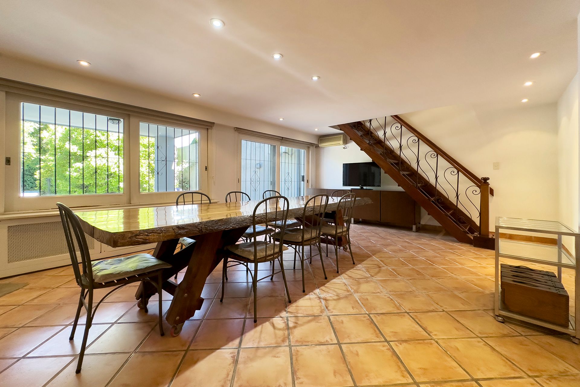 VENTA CASA 4 DORM MARTINEZ C/PILETA (2 lotes)