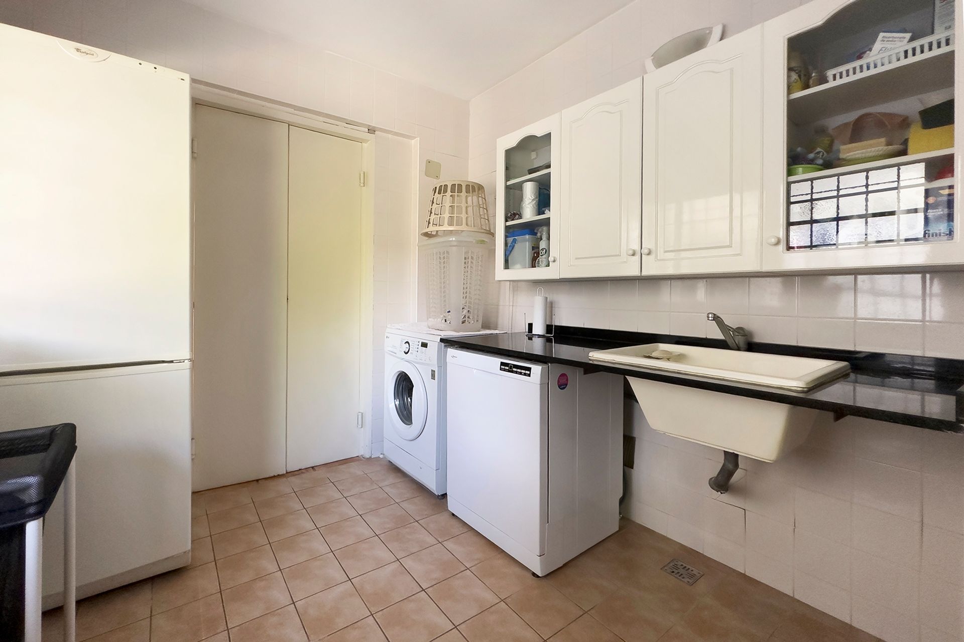 VENTA CASA 4 DORM MARTINEZ C/PILETA (2 lotes)