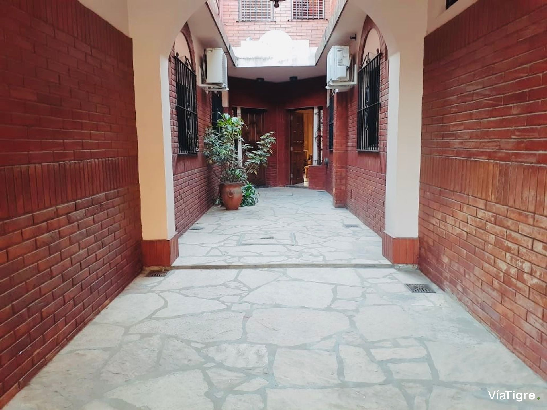 Duplex Con Jardin, Pileta Y Cochera Cubierta