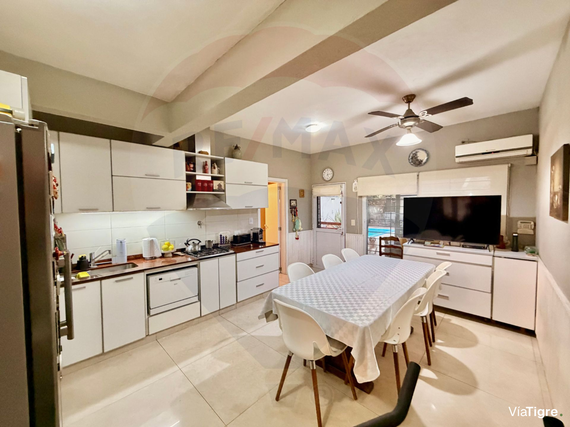 VENTA casa 4 dormit, quincho pileta villa adelina