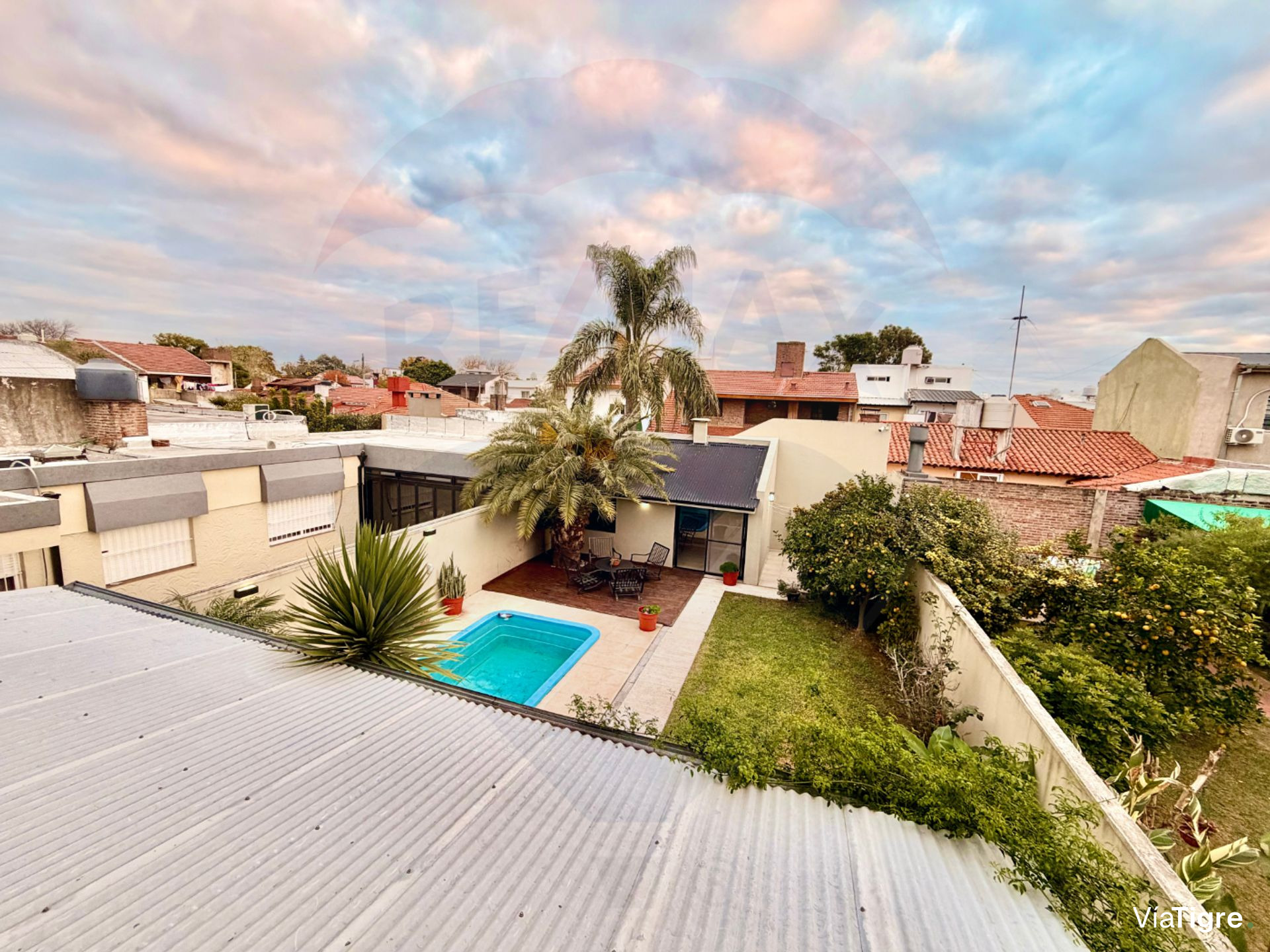 VENTA casa 4 dormit, quincho pileta villa adelina