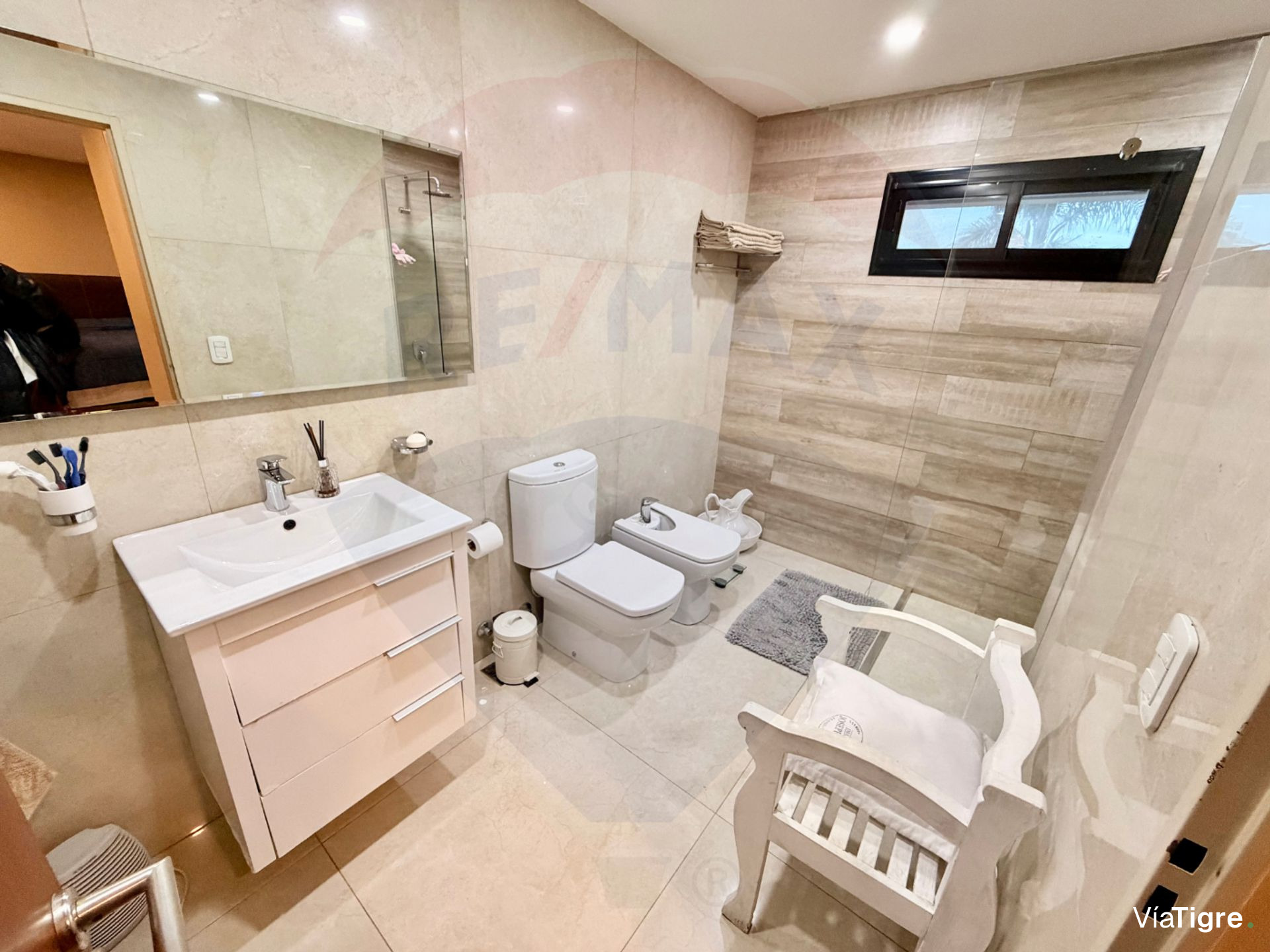 VENTA casa 4 dormit, quincho pileta villa adelina