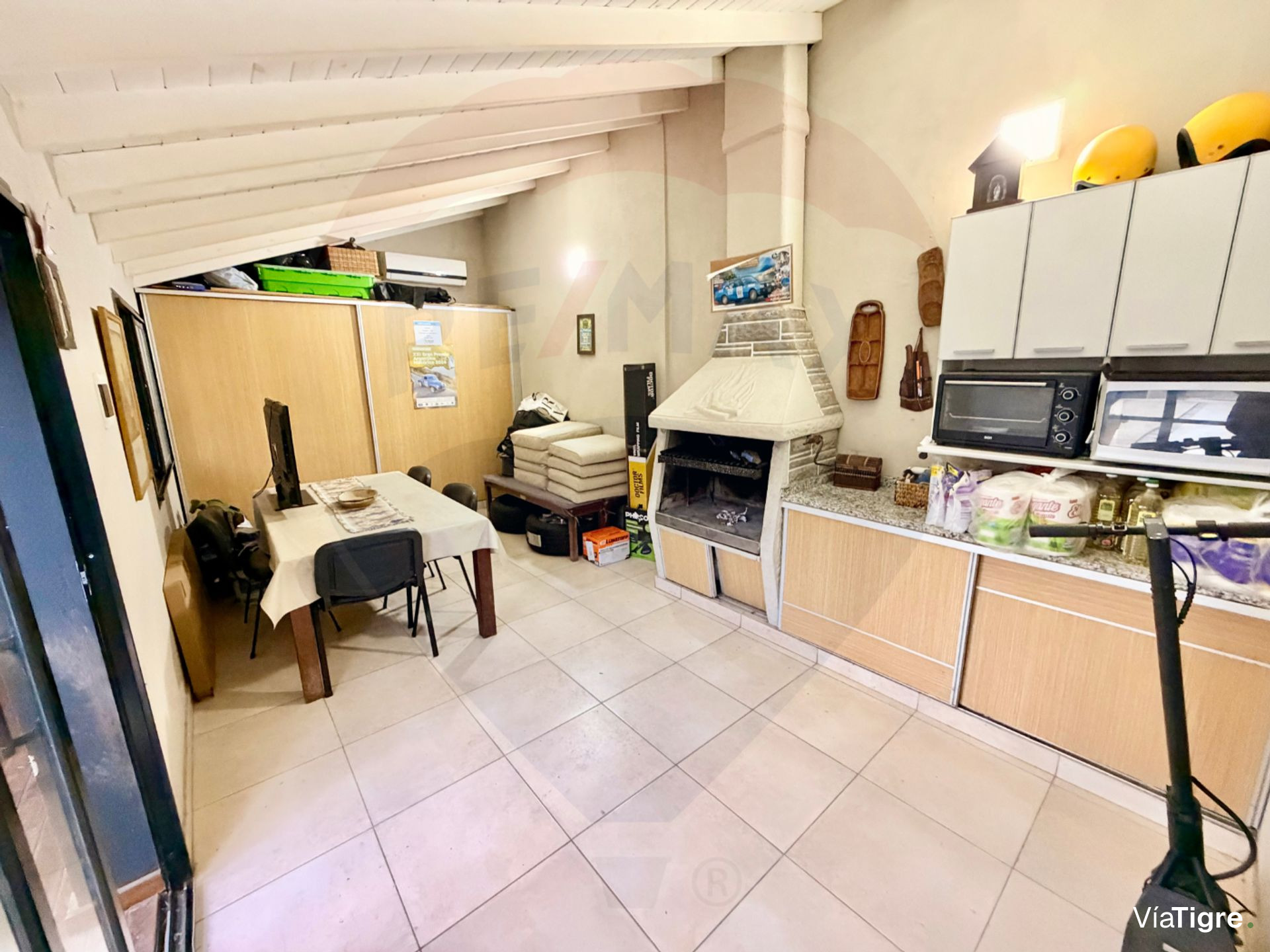 VENTA casa 4 dormit, quincho pileta villa adelina