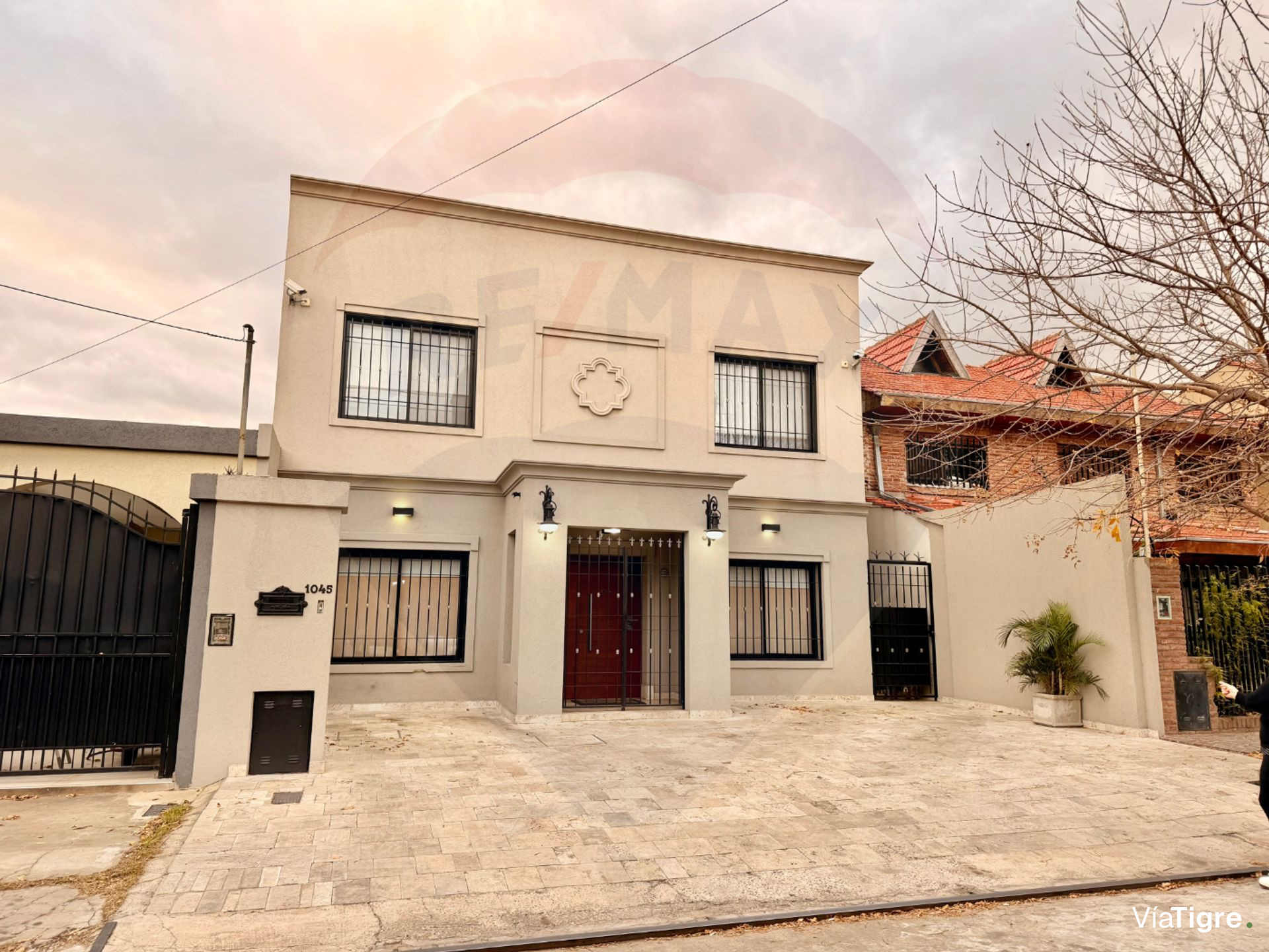 VENTA casa 4 dormit, quincho pileta villa adelina