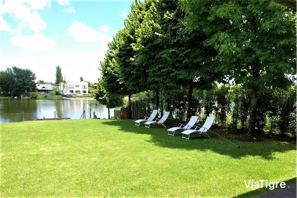 Venta casa 7 ambiente Santa Maria de Tigre al lago