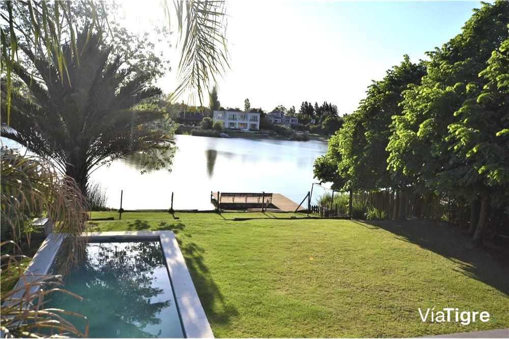 Venta casa 7 ambiente Santa Maria de Tigre al lago