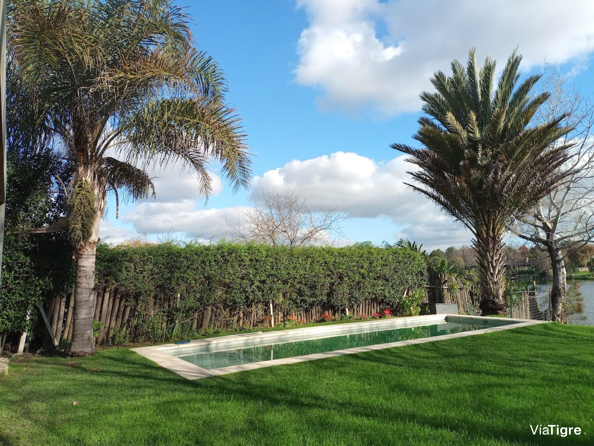 Venta casa 7 ambiente Santa Maria de Tigre al lago