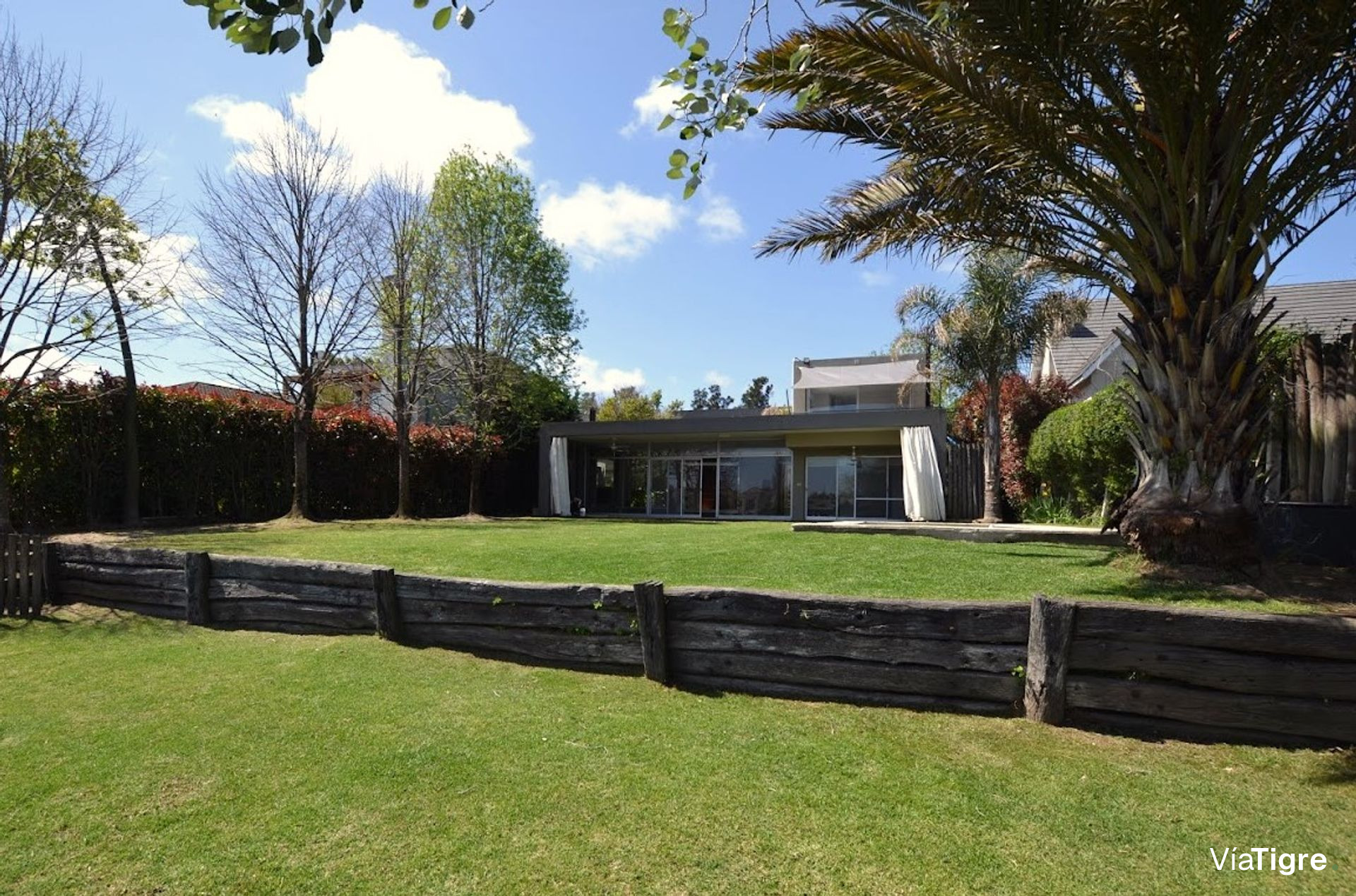 Venta casa 7 ambiente Santa Maria de Tigre al lago