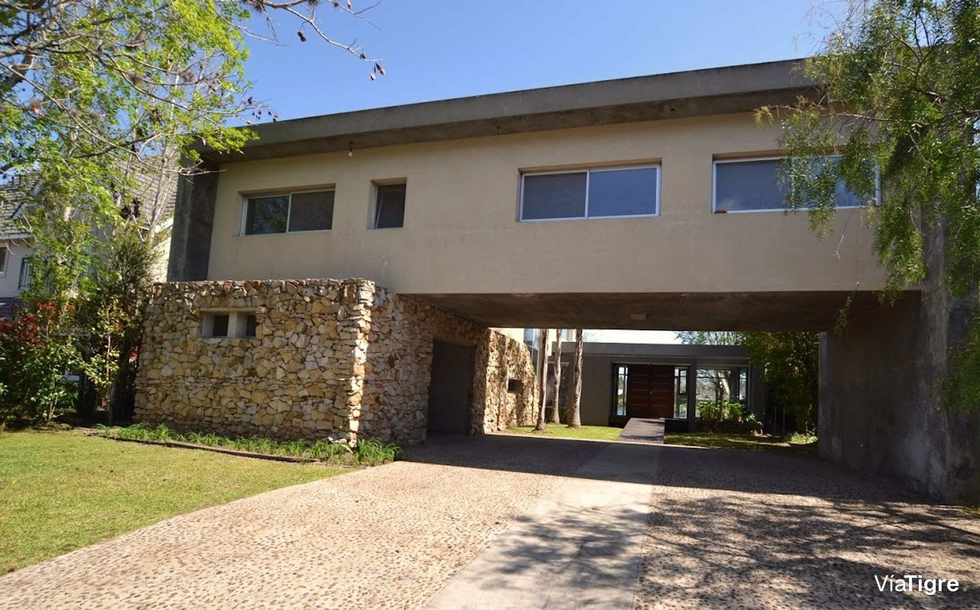 Venta casa 7 ambiente Santa Maria de Tigre al lago