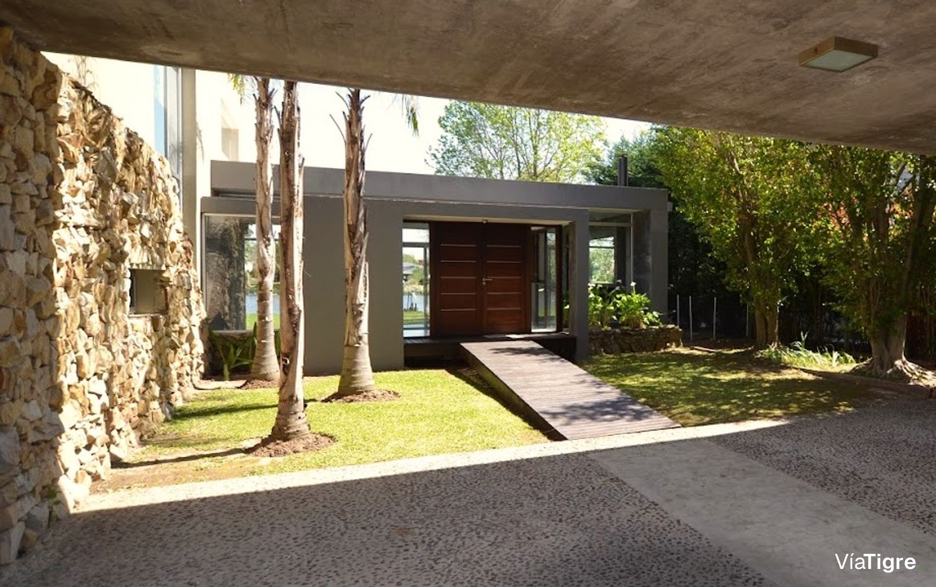 Venta casa 7 ambiente Santa Maria de Tigre al lago