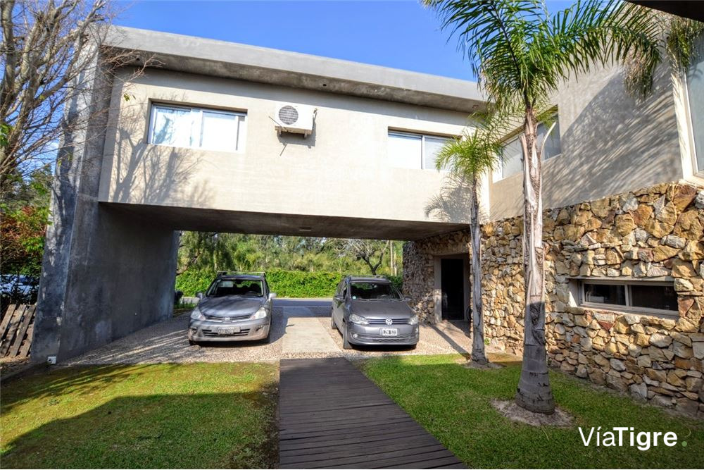 Venta casa 7 ambiente Santa Maria de Tigre al lago