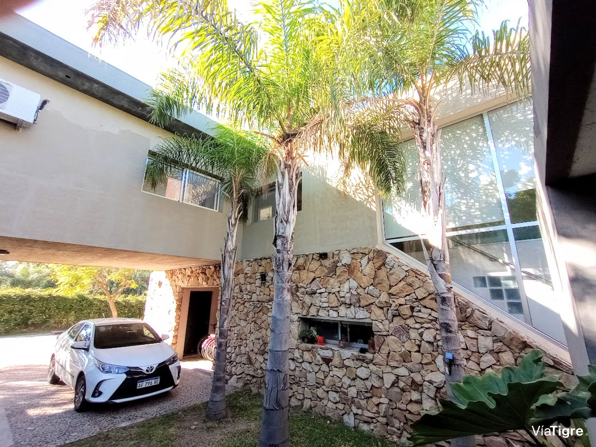 Venta casa 7 ambiente Santa Maria de Tigre al lago