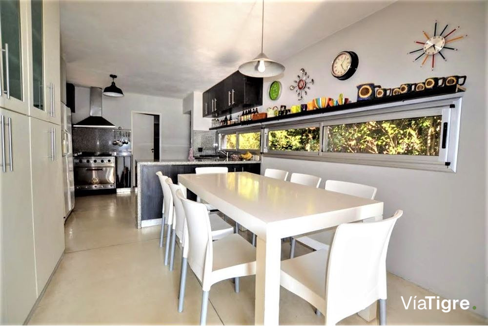 Venta casa 7 ambiente Santa Maria de Tigre al lago