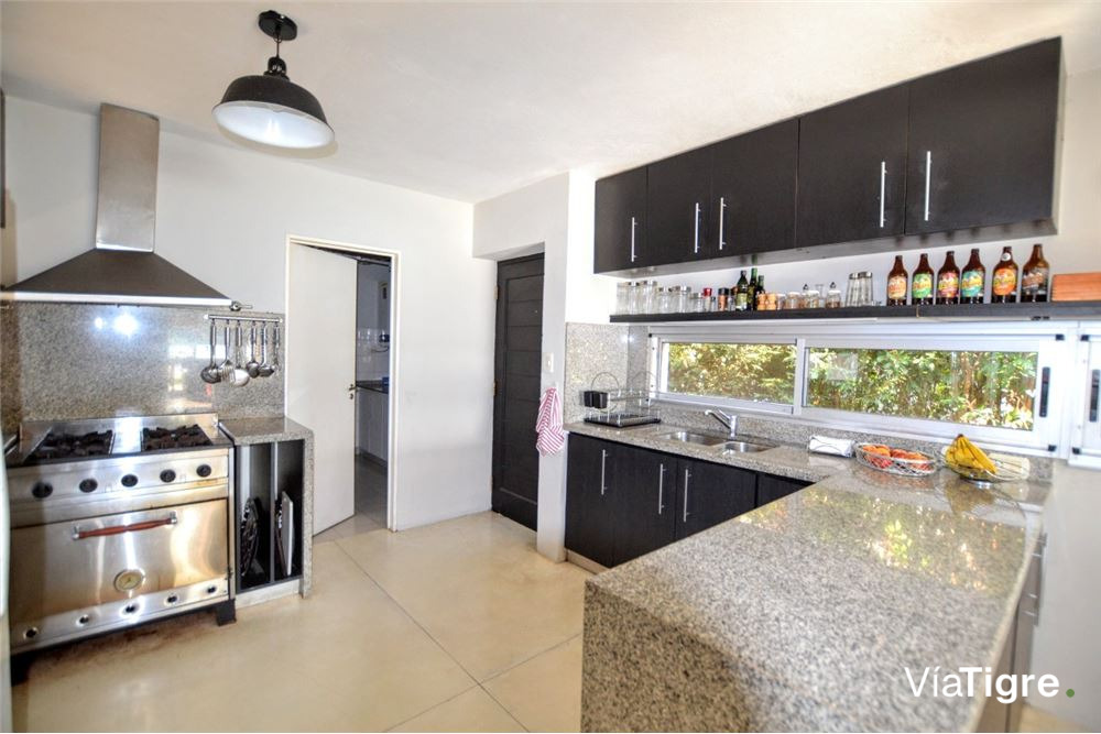 Venta casa 7 ambiente Santa Maria de Tigre al lago