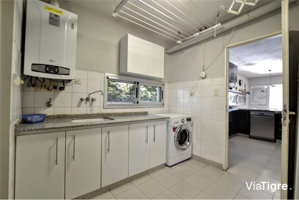 Venta casa 7 ambiente Santa Maria de Tigre al lago