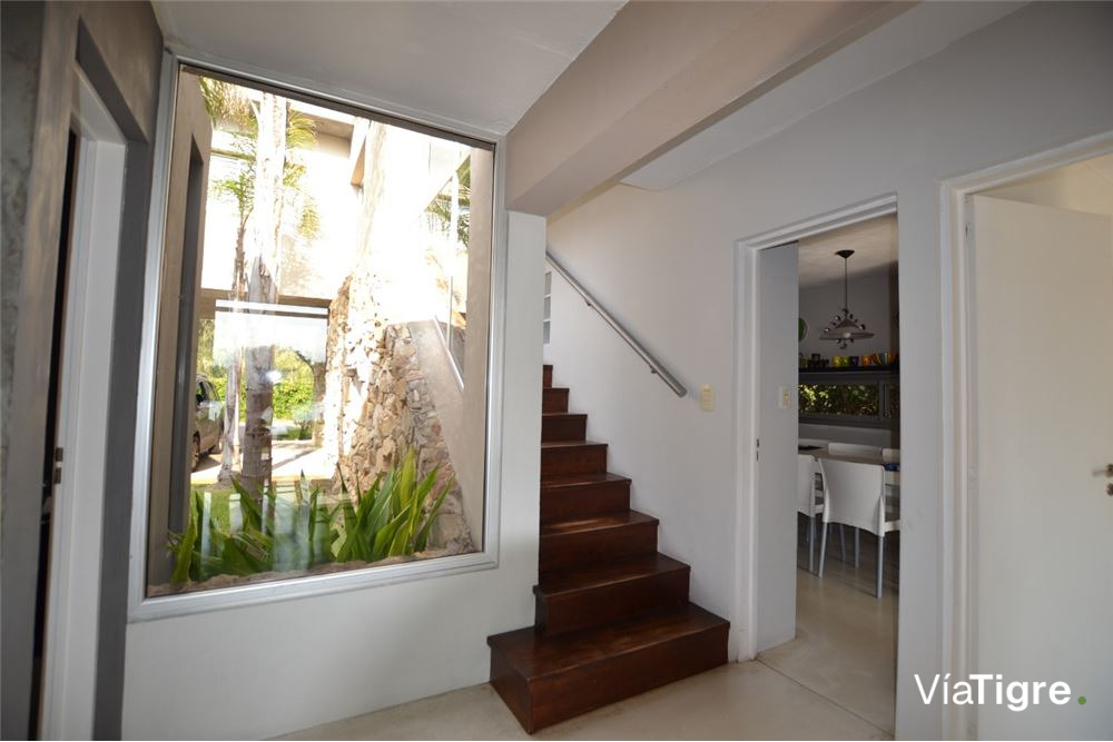 Venta casa 7 ambiente Santa Maria de Tigre al lago