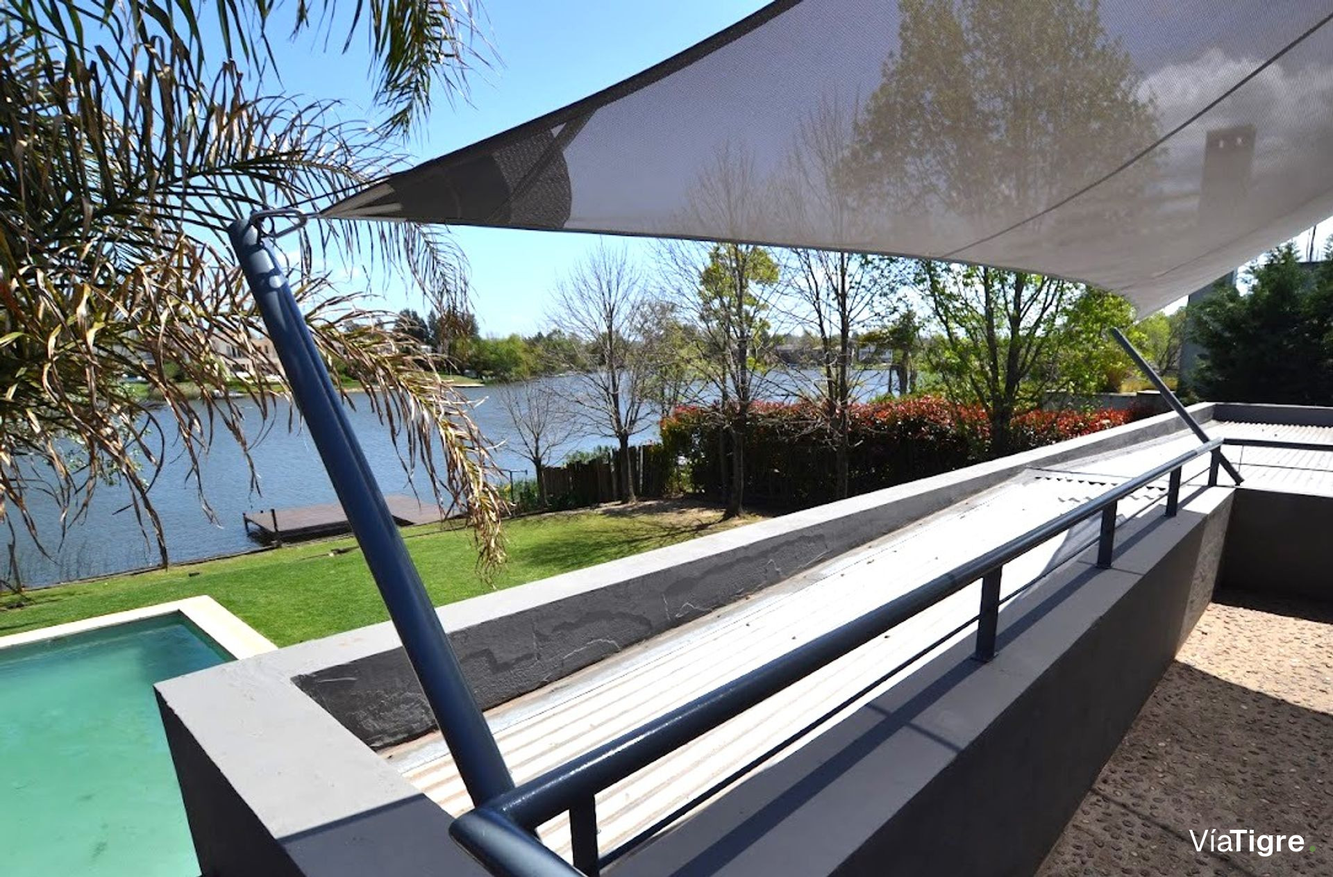 Venta casa 7 ambiente Santa Maria de Tigre al lago