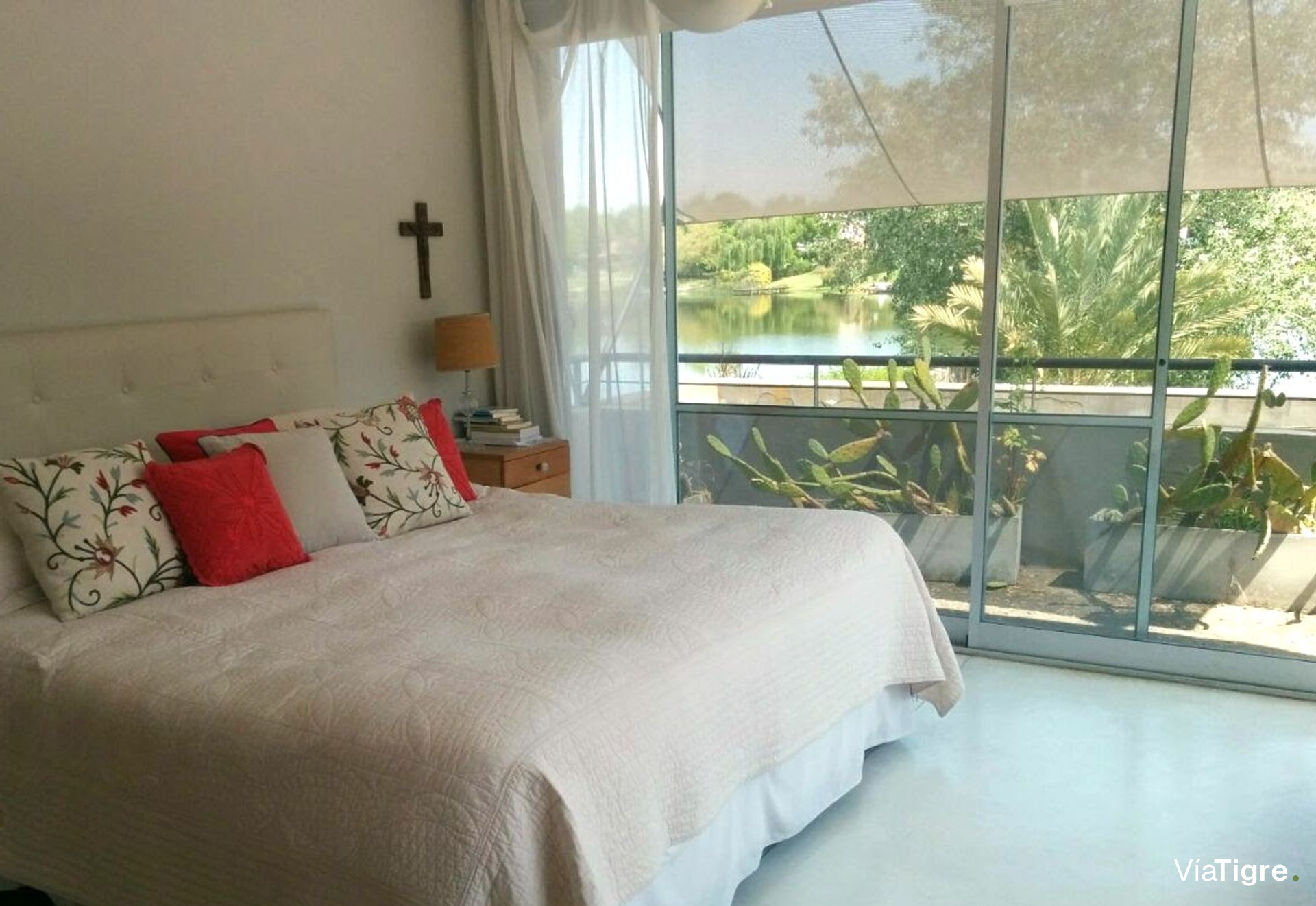 Venta casa 7 ambiente Santa Maria de Tigre al lago
