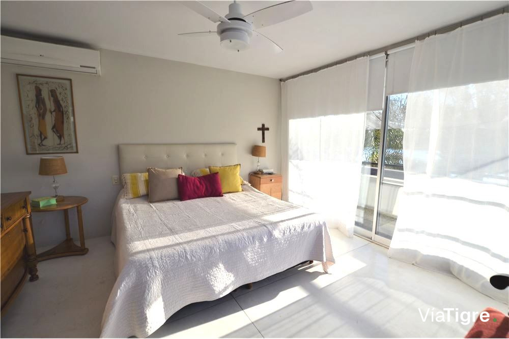 Venta casa 7 ambiente Santa Maria de Tigre al lago