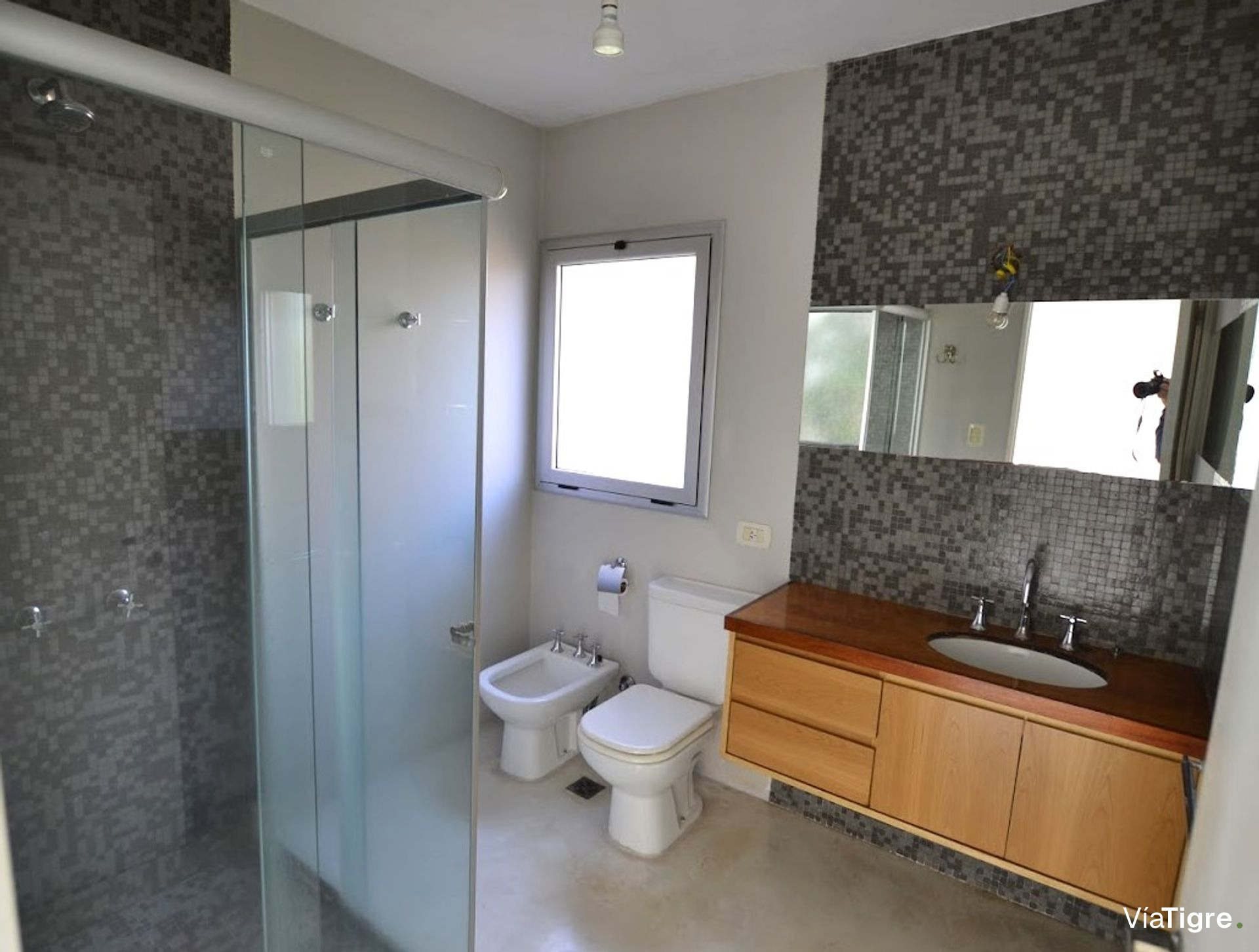 Venta casa 7 ambiente Santa Maria de Tigre al lago