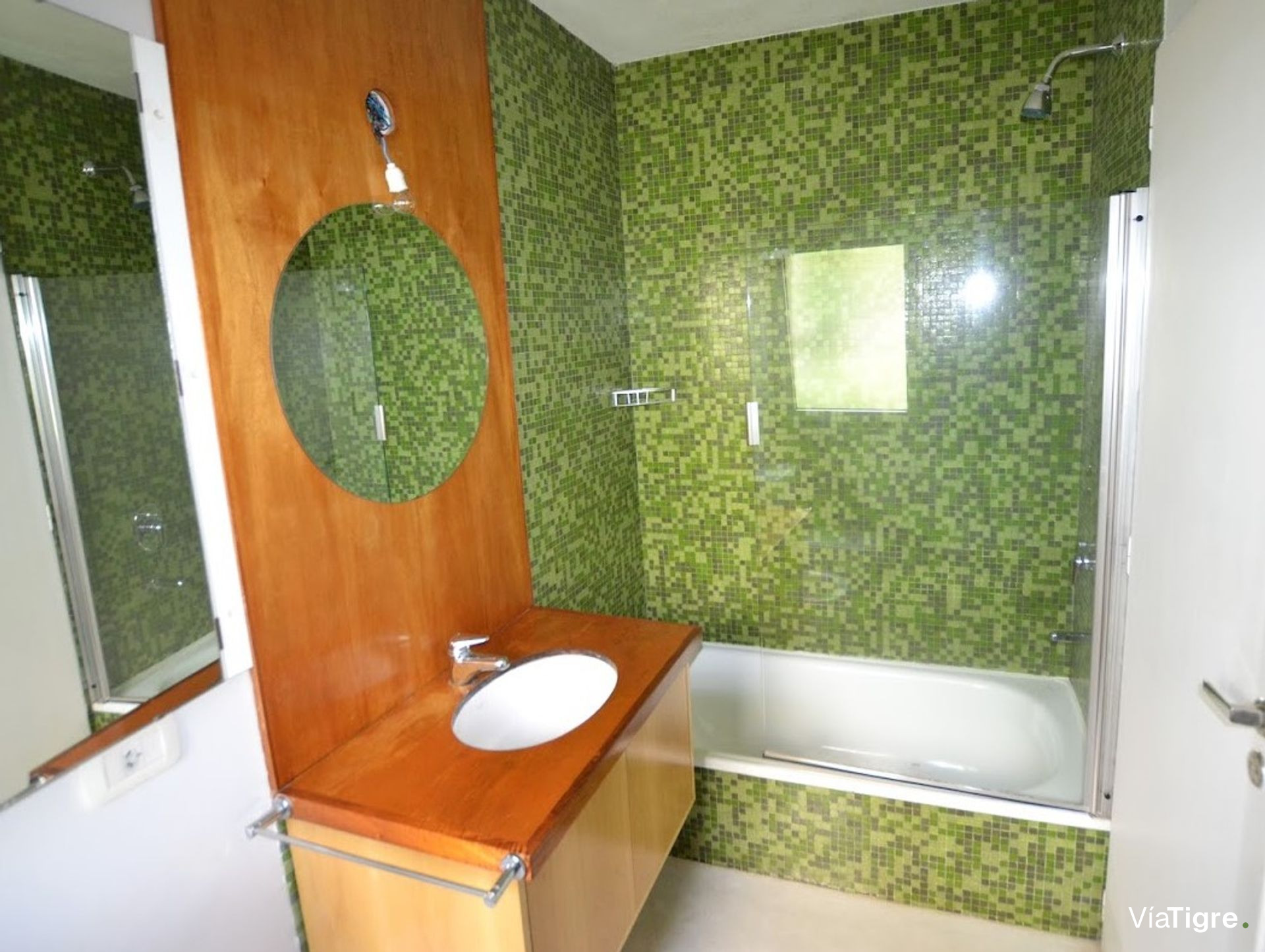 Venta casa 7 ambiente Santa Maria de Tigre al lago