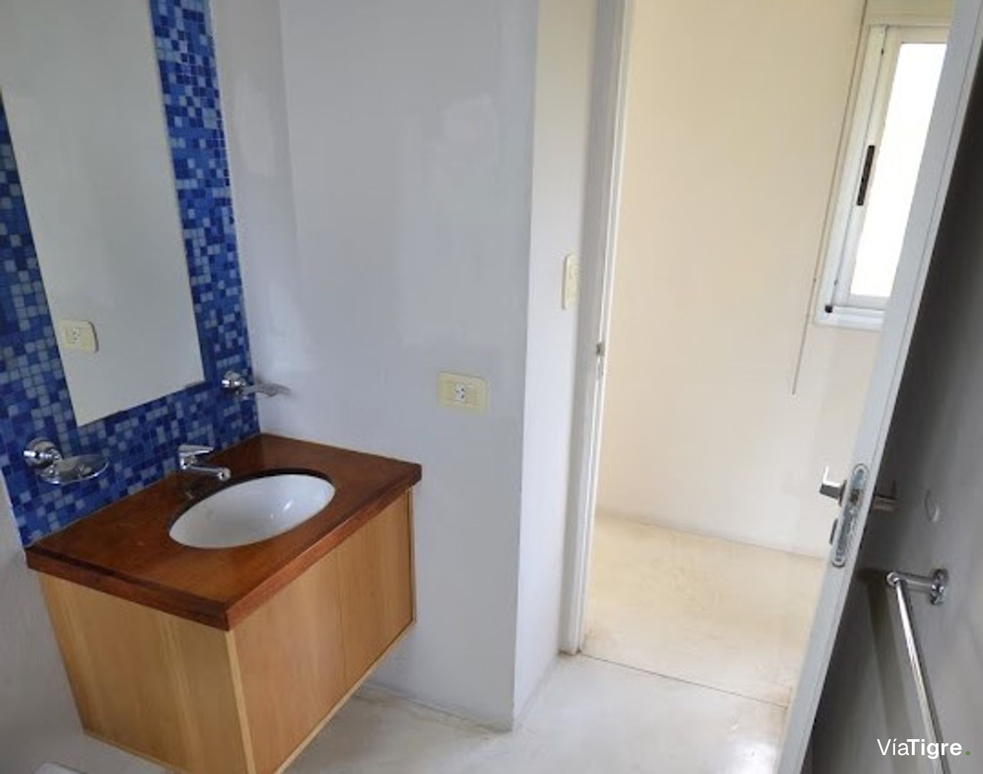 Venta casa 7 ambiente Santa Maria de Tigre al lago
