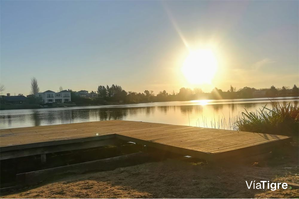 Venta casa 7 ambiente Santa Maria de Tigre al lago