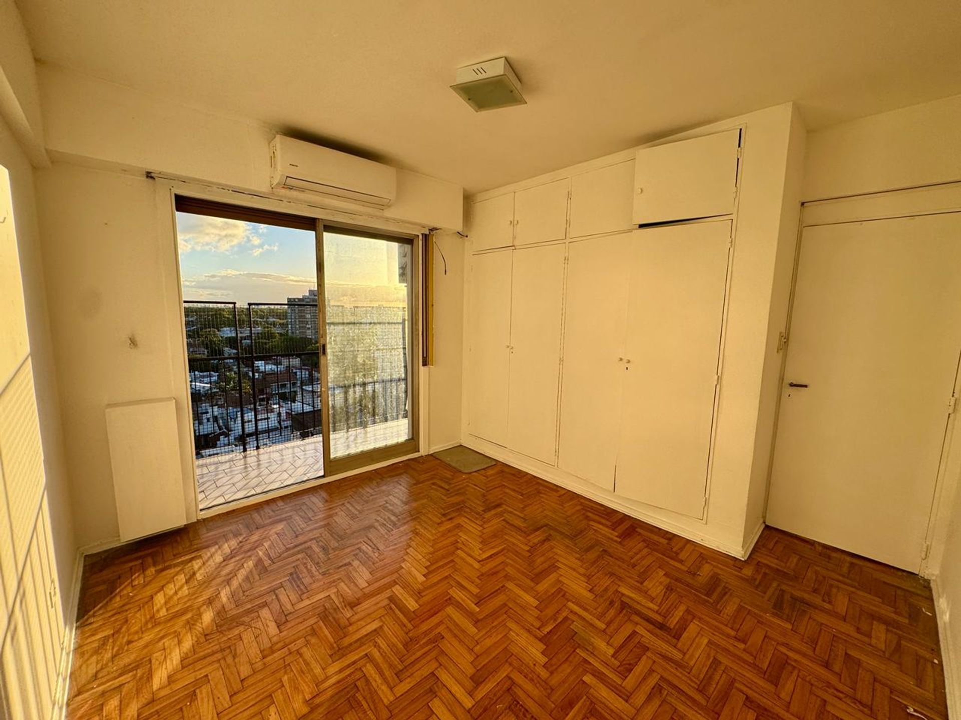 For Sale 2-Bedroom Apartment with Balcony in Vicente Lopez