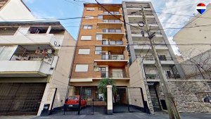 Florida: spacious 1-bedroom with fixed parking space and balcony