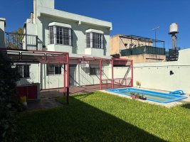 Venta De Casa 7 Ambientes En 2 Plantas Con Cochera