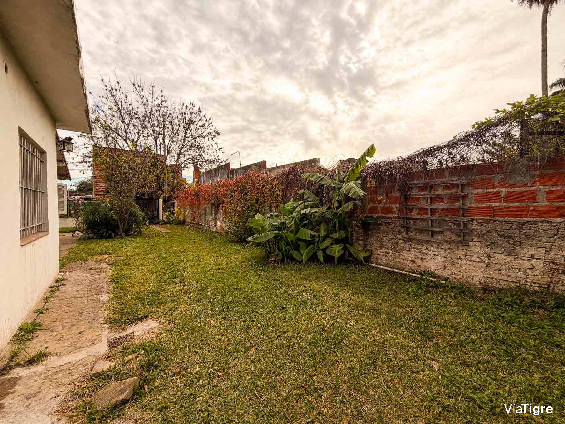 Casa a la venta troncos del talar lote propio.