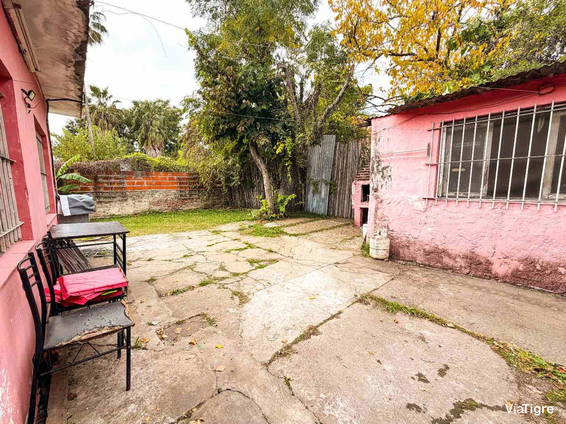 Casa a la venta troncos del talar lote propio.