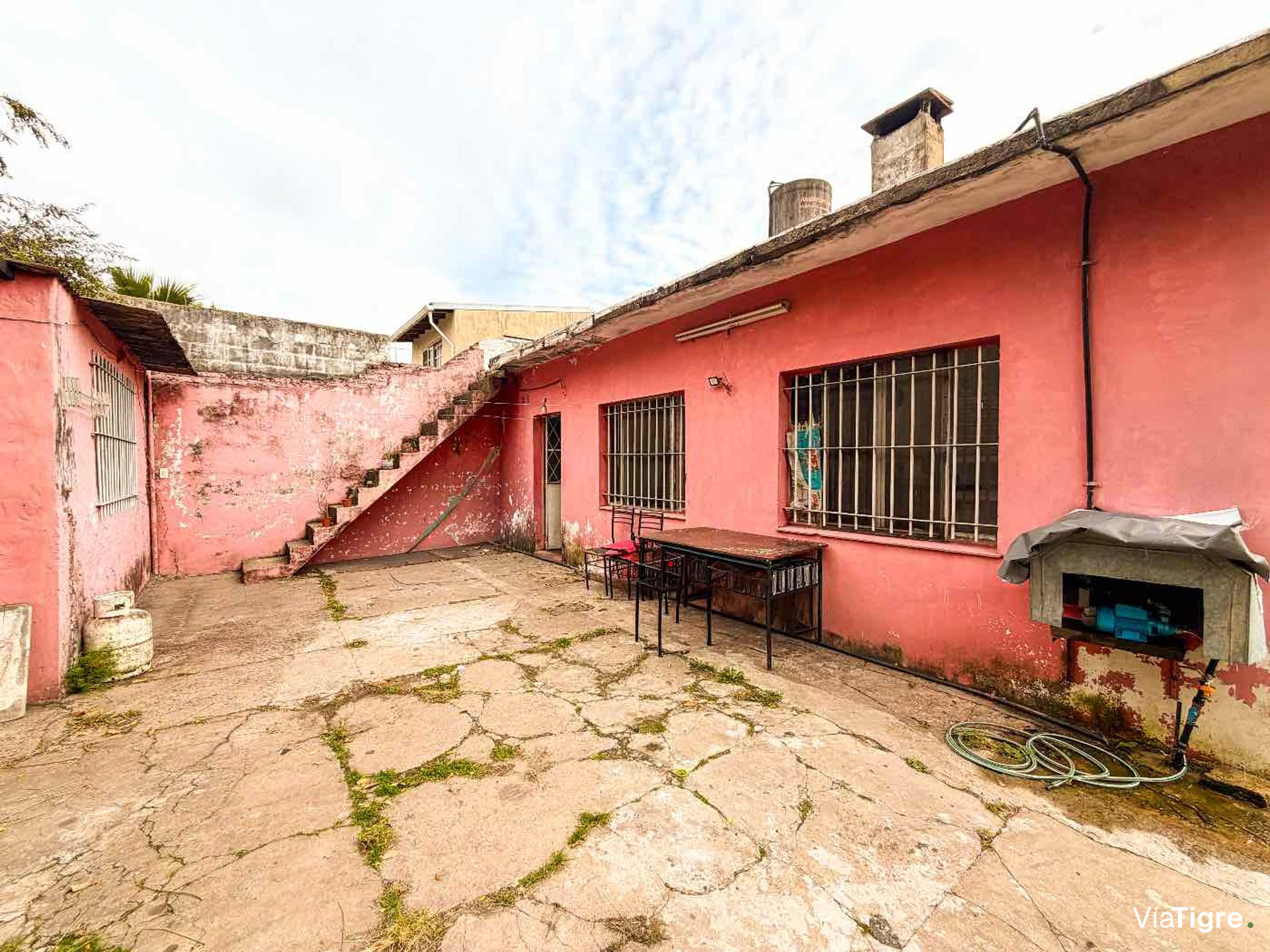Casa a la venta troncos del talar lote propio.