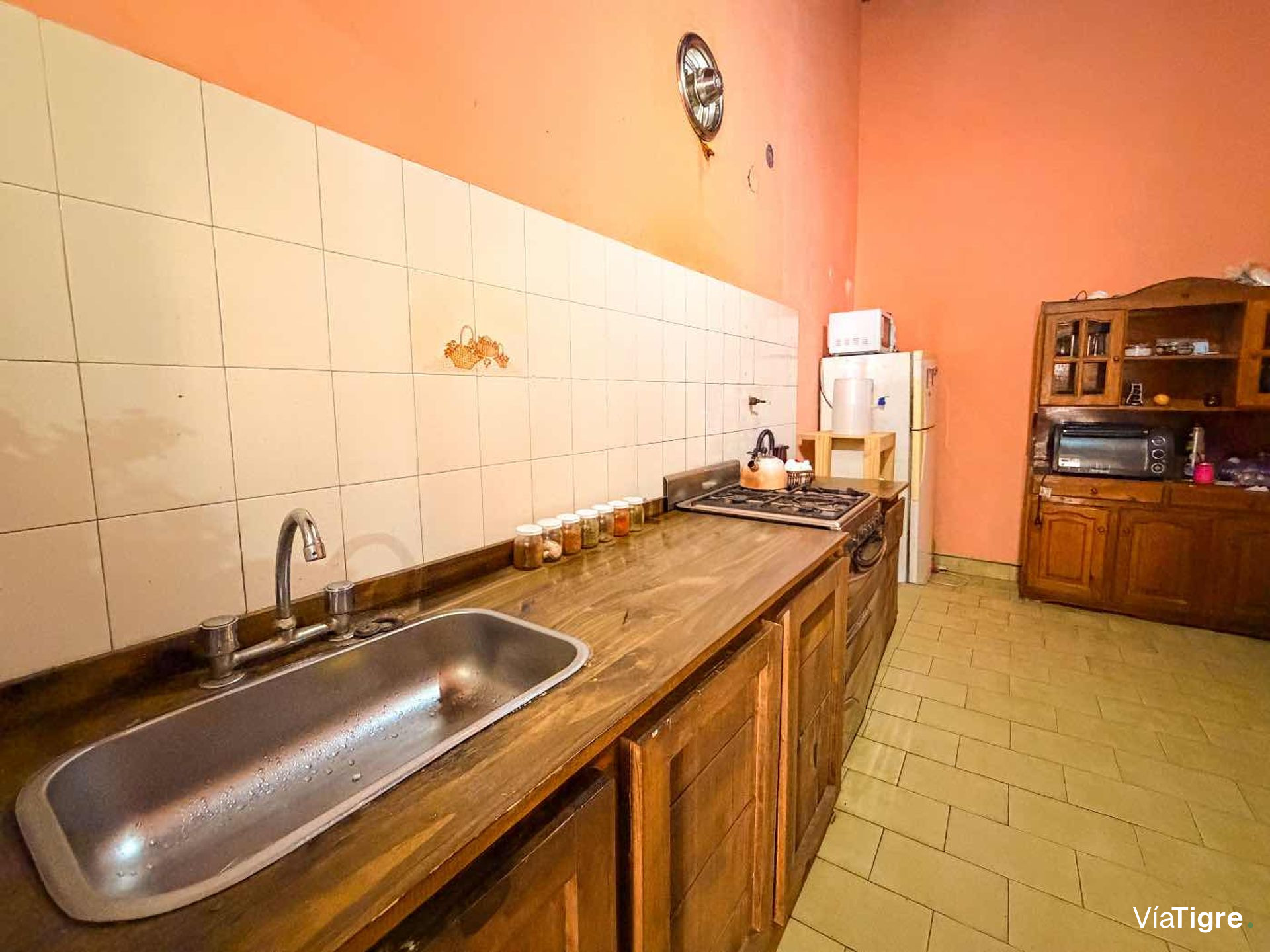 Casa a la venta troncos del talar lote propio.