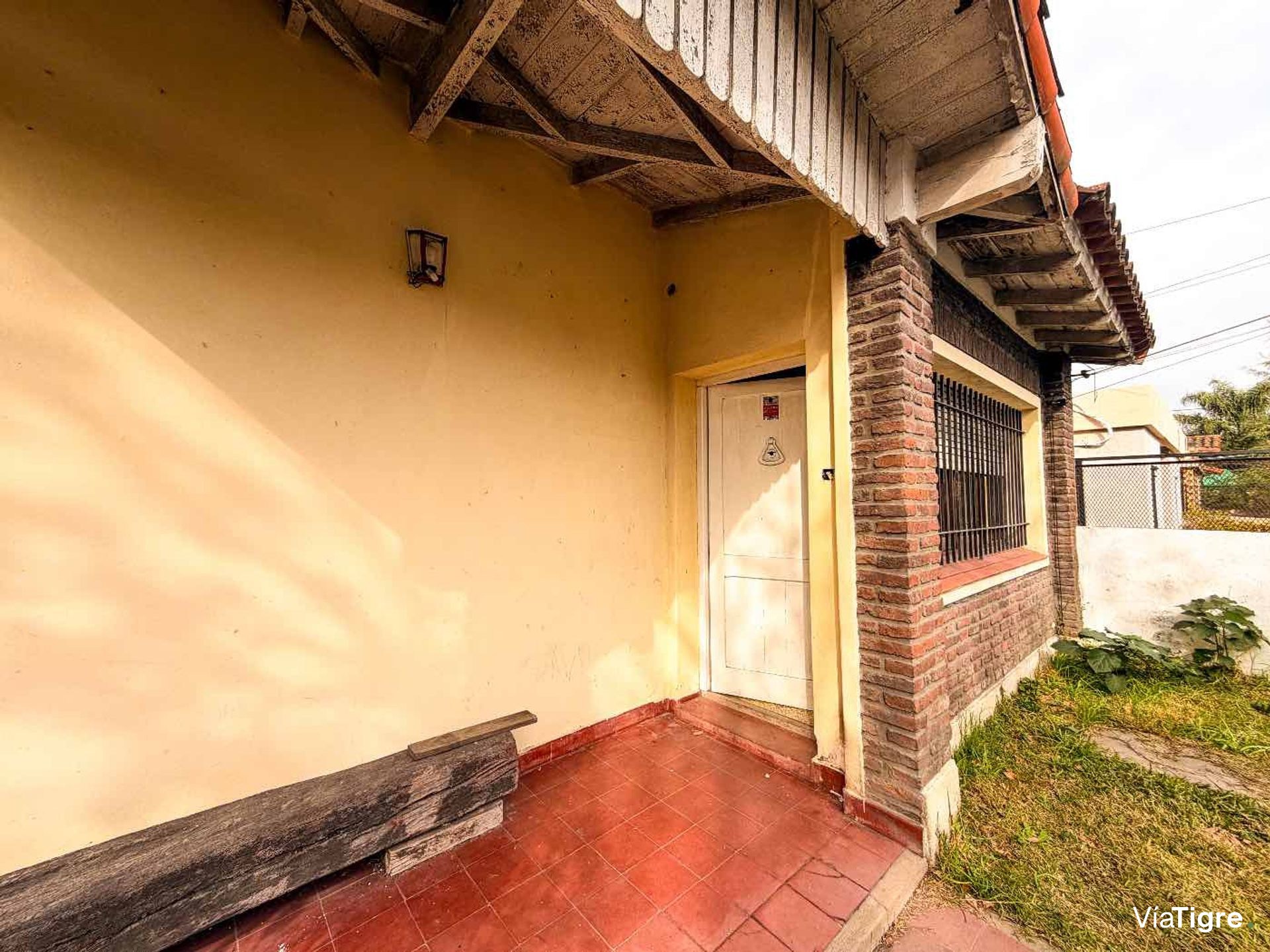 Casa a la venta troncos del talar lote propio.