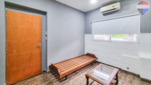 For Sale 2-Bedroom Penthouse With Small Patio And Grill Boulogne