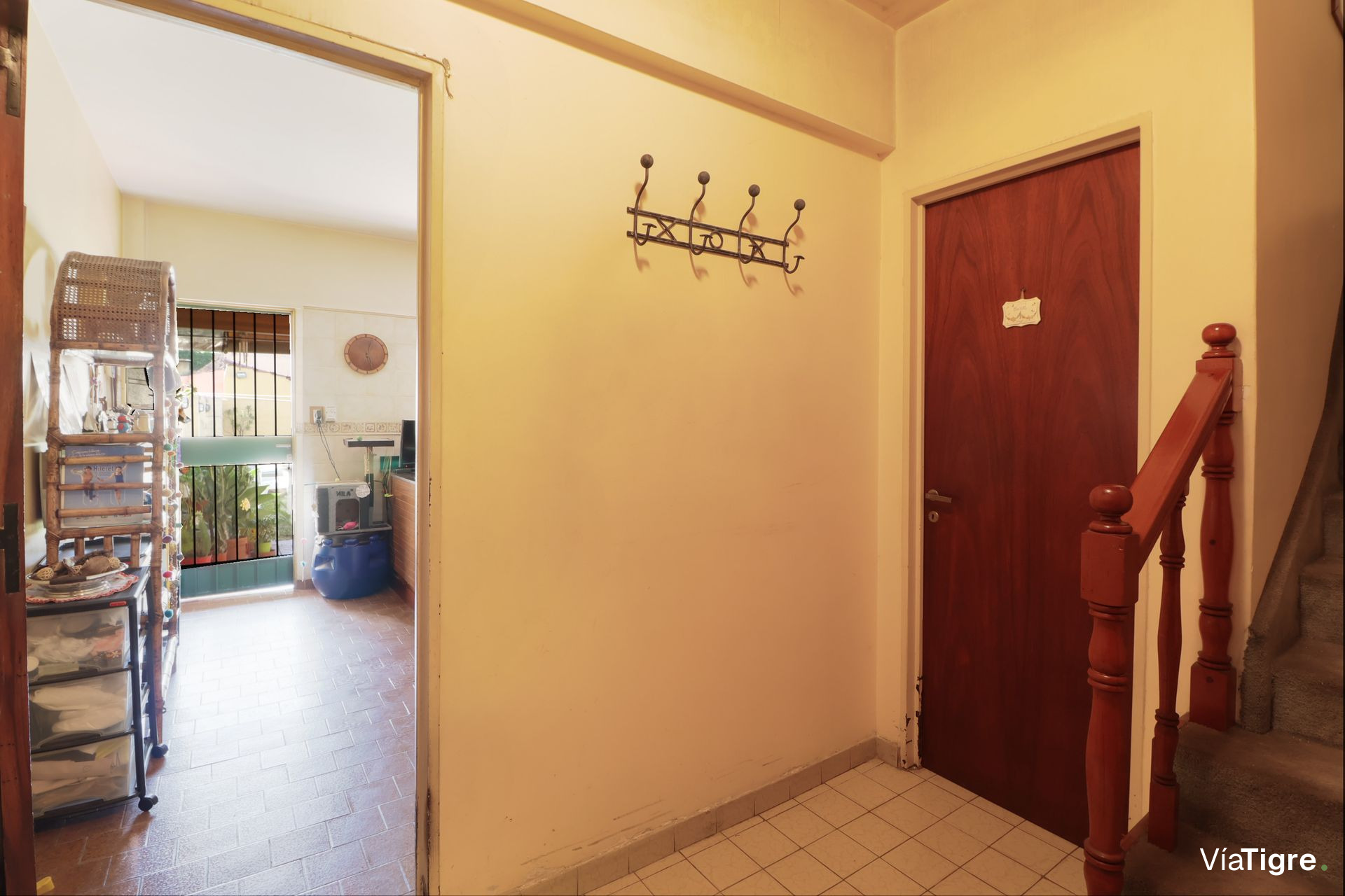 VENTA OLIVOS TRIPLEX 5 AMB 5Mts. ANCHO CON JARDIN