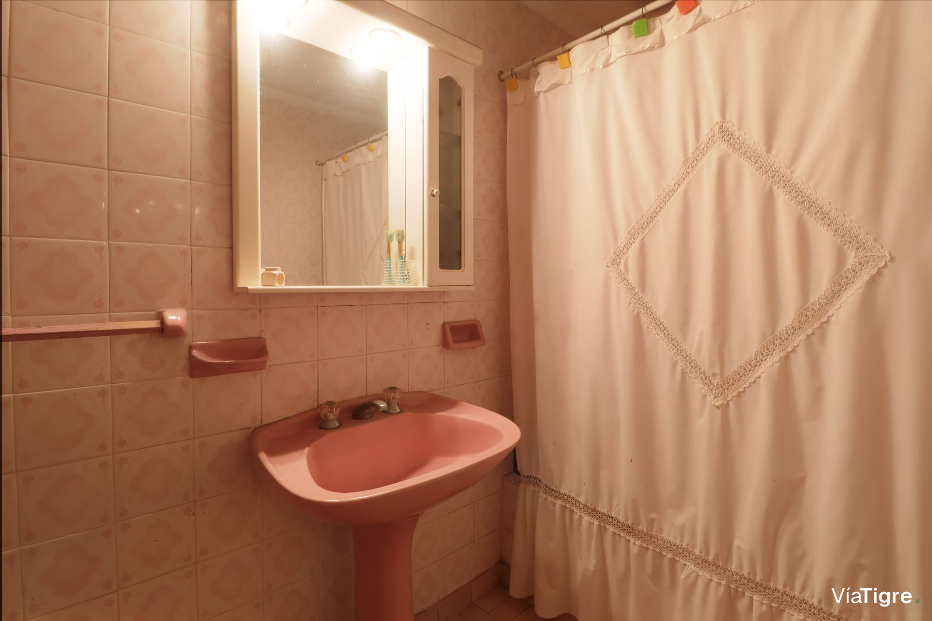 VENTA OLIVOS TRIPLEX 5 AMB 5Mts. ANCHO CON JARDIN